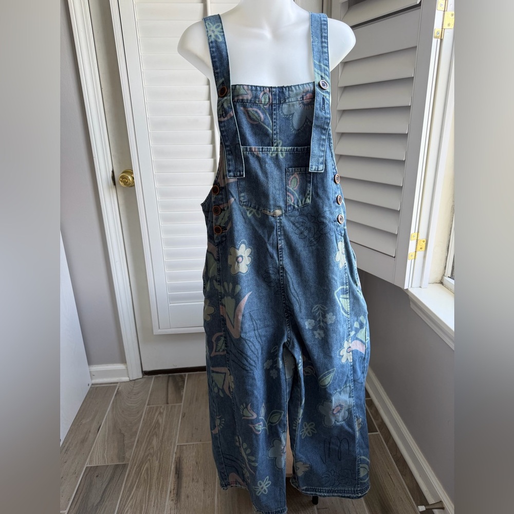 easel Blue Denim Floral-Accent Overalls size small